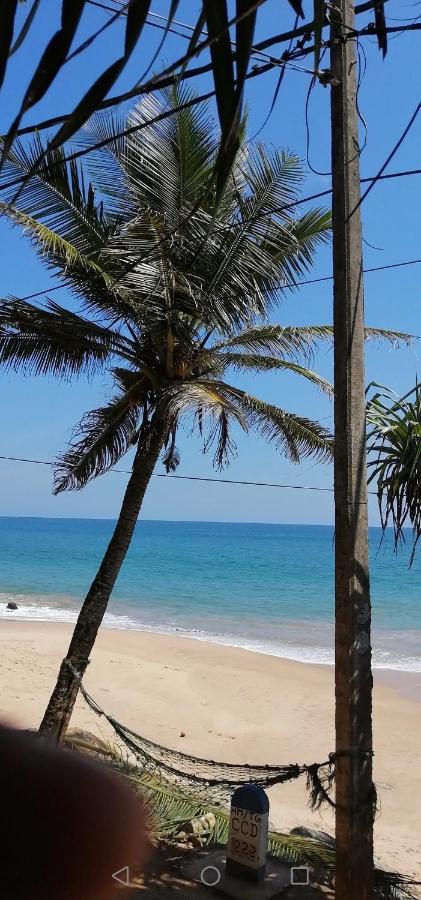 Chandi Gaya Beach Guesthouse แทนกาลเล ภายนอก รูปภาพ