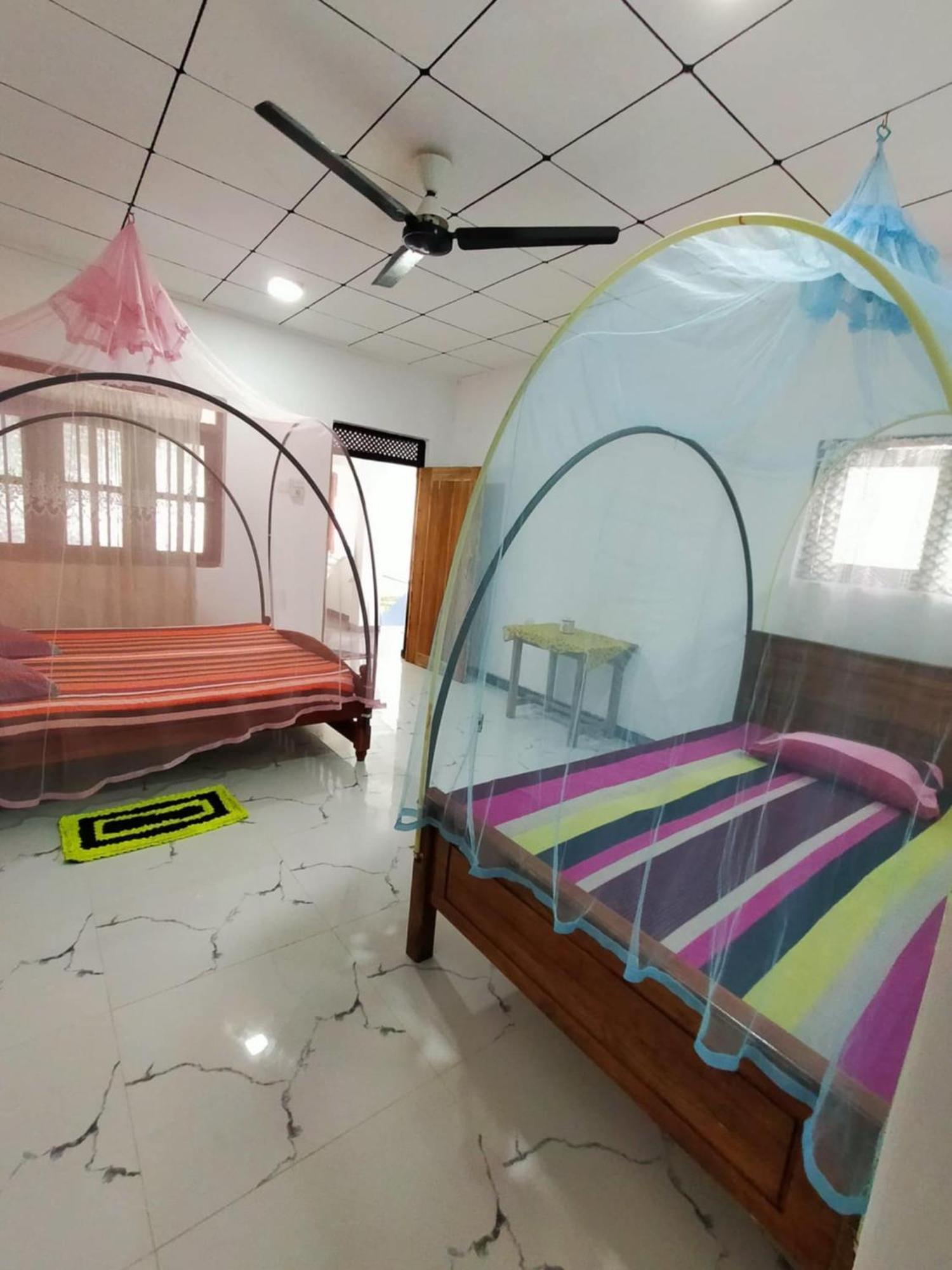Chandi Gaya Beach Guesthouse แทนกาลเล ห้อง รูปภาพ